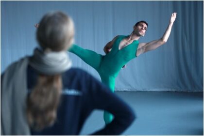 Man dancing ballet in green outfit